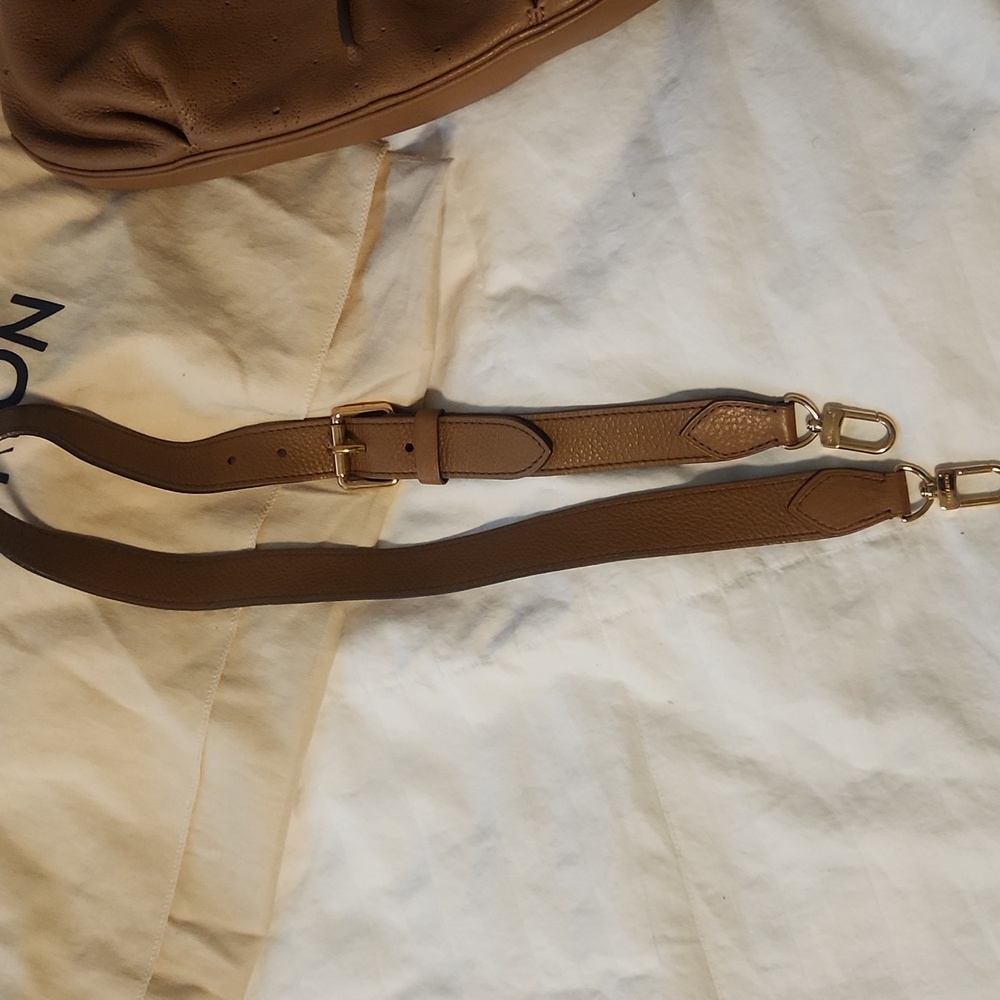 Louis Vuitton Mahina Hobo PM - Picture 9 of 10